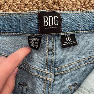 BDG Girlfriend High-Rise Cropped jeans - size 26